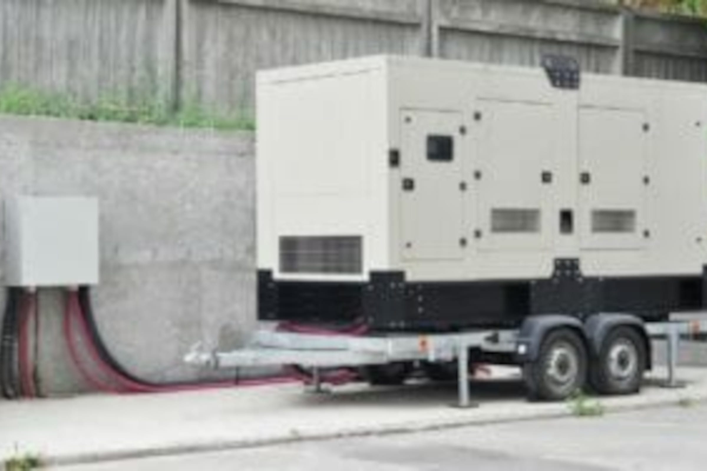 Stromerzeuger mieten auf Anhänger